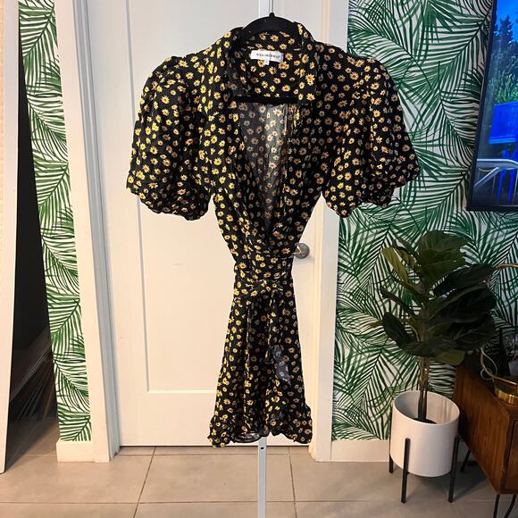 WeWoreWhat Women's Black Yellow Puff Sleeve Floral Wrap Mini Dress Size Medium - Picture 4 of 15